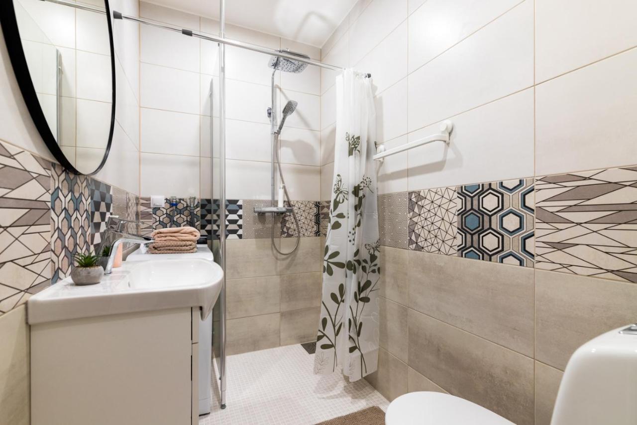 Charming 1Br In Superb Location, Free Parking & Wi-Fi Apartment Tallinn Ngoại thất bức ảnh